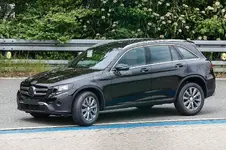 2016-mercedes-benz-glc-looks-stylish-in-minimal-camouflage-spyshots_6.webp