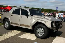 1280px-Lambo_LM_002_1.webp