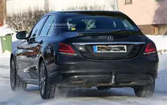 spy-photos-mercedes-c-class-facelift_7.webp