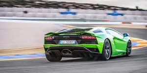 gallery-1494220724-roa050117dpt-drives-aventador-3.webp