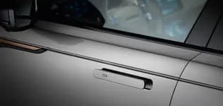 Range_Rover_Velar_exklusive_Preview_Design_Tour_2017_07.webp