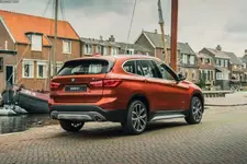 BMW-X1-Orange-Edition-2017-VDL-NedCar-Niederlande-03-1024x683-1.webp