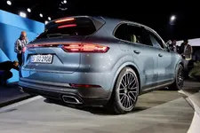 2019-Porsche-Cayenne-0002.webp