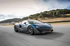 2017-McLaren-570GT-front-three-quarter-in-motion-02.webp