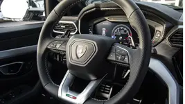 lamborghini-urus-05.webp