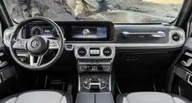 Mercedes-Benz-G-Class-Interior-1-696x374.webp