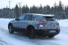 mercedes-benz-eqc-spied-winter-testing-all-electric-suv-hides-futuristic-look_19.webp