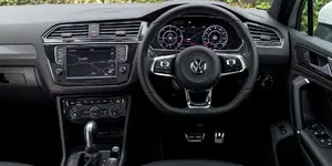 VW-Tiguan-interior-14.webp