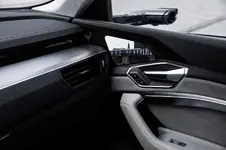 069a2825-audi-e-tron-interior-12.webp