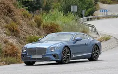 2020-bentley-continental-gt-plug-in-hybrid-spied-without-camouflage_3.webp