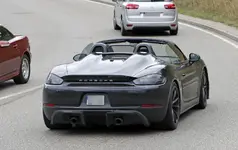 2019-porsche-boxster-spyder-prototype-shows-production-design-manual-gearbox_16.webp