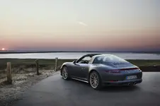 42e5f983-porsche-911-targa-4-gts-exclusive-manufaktur-edition-5.webp