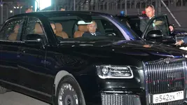 vladimir-putin-i-aurus-senat-v-sochi.webp