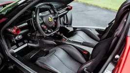 2b26008d-2014-ferrari-laferrari-kissimmee-auction-04.webp