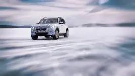 P90341109_highRes_the-bmw-ix3-undergoe.webp