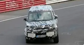 e43946a0-2020-land-rover-defender-spy-shots-at-the-nurburgring-19-300x163.webp