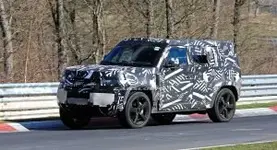 0d3eb2e5-2020-land-rover-defender-spy-shots-at-the-nurburgring-4-300x163.webp