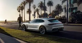 porsche-corss-turismo-5.webp