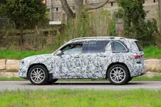 mercedes-glb-reveals-amg-line-body-kit-in-latest-spyshots_22.webp