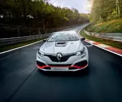 9b06c0d0-renault-megane-trophyr-nurburgring-2.webp