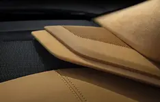 2020-Chevrolet-Corvette-Stingray-028.webp