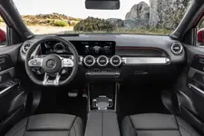 93-mercedes-amg-glb-35-2019-press-dashboard.webp