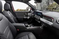 94-mercedes-amg-glb-35-2019-press-cabin.webp