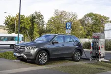 0_de_4MATIC_Bilder_Technische_Daten_Erfahrung_Daimler_Mercedes-Benz_Festhalle_2019_1_19C0743_...webp