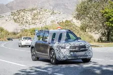 mercedes-eqb-fotos-espia-suv-compacto-electrico-201960922-1568826513_4.webp