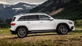 2020-Mercedes-Benz-GLB-36 (1).webp