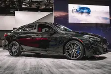 BMW-2er-Gran-Coupe-F44-Schwarz-M235i-Shadow-Line-erweitert-Montreal-03-1024x685.webp