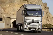 Mercedes-Benz-Actros-c890x594-ffffff-C-b7dac98-512259.webp