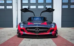 Mercedes_Benz_SLS_GT3_Motorsport_Versteigerung_2020_Hamburg_12.webp