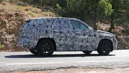 2022-bmw-x1-spy-photo-side-view(2).webp
