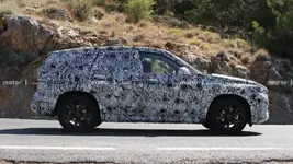 2022-bmw-x1-spy-photo-side-view(1).webp