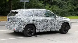 2022-bmw-x1-spy-photo-side-view (1).webp