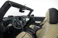 P90411890-mini-cooper-s-convertible-01-2021-600px.webp