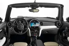 P90411889-mini-cooper-s-convertible-01-2021-600px.webp