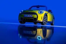P90411686-mini-cooper-s-convertible-01-2021-600px.webp