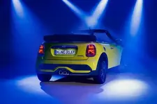 P90411682-mini-cooper-s-convertible-01-2021-600px.webp
