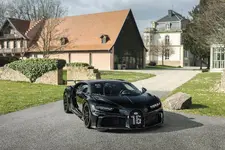 bugatti-chiron-pur-sport-300-milestone-car-5.webp