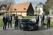 bugatti-chiron-pur-sport-300-milestone-car-17.webp