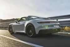 2022-Porsche-911-GTS-16.webp