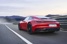 2022-Porsche-911-GTS-38.webp