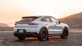 2022-porsche-cayenne-turbo-gt-carrara-white-07.webp