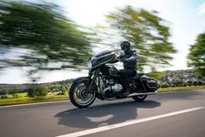 P90439374-bmw-r-18-b-first-edition-09-2021-600px.webp