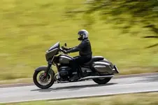 4-bmw-r-18-b-manhattan-metallic-matt-09-2021-599px.webp
