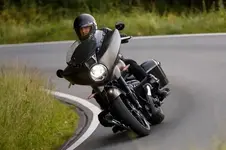 8-bmw-r-18-b-manhattan-metallic-matt-09-2021-599px.webp