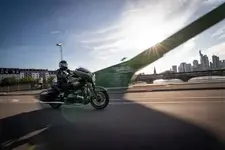 7-bmw-r-18-b-manhattan-metallic-matt-09-2021-600px.webp