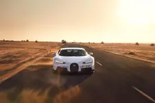 01_bugatti_dubai-desert.webp